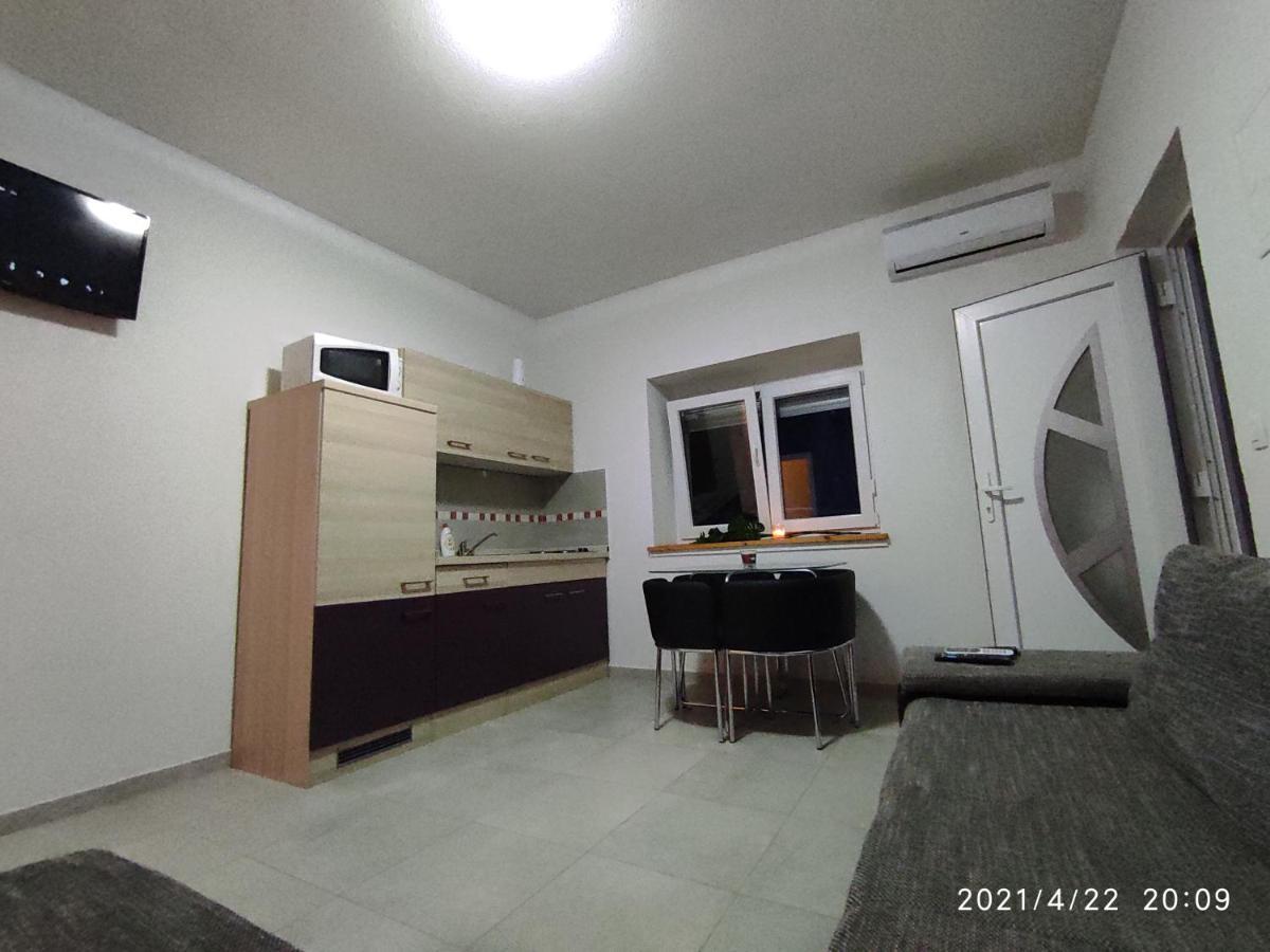 Apartmani Quattro Starigrad Paklenica Eksteriør bilde